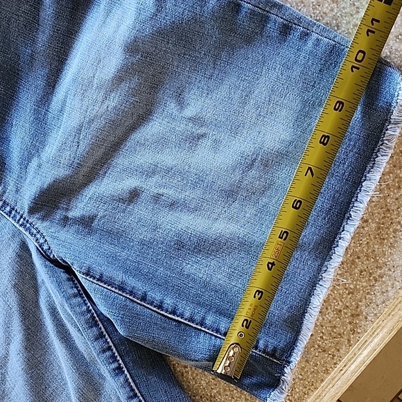 Seven7 Sunset Bermuda Fray Hem Jean Shorts Size 12 - Picture 11 of 13